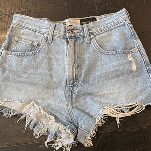 Women's Levi's Silver tab High-Rise Mom Jean Shorts Distressed Size 29